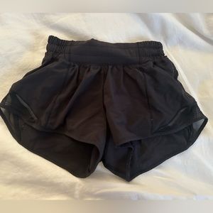 Lululemon Hotty Hot 2.5” Shorts, Size 0